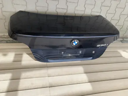 Крышка багажника бмв е60 530 bmw e60 e 60 за 27 000 тг. в Алматы