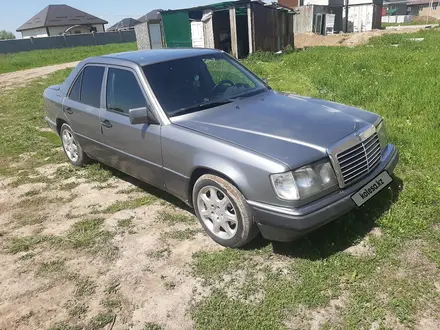 Mercedes-Benz E 220 1993 года за 2 300 000 тг. в Алматы – фото 4