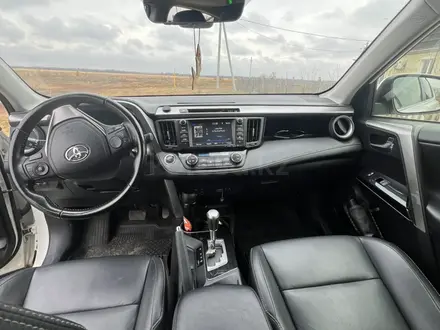 Toyota RAV4 2017 года за 9 999 999 тг. в Актобе – фото 8