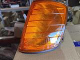 Поворотник на Mercedes W124 за 8 000 тг. в Астана