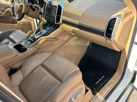 Porsche Cayenne 2012 года за 14 500 000 тг. в Алматы – фото 18