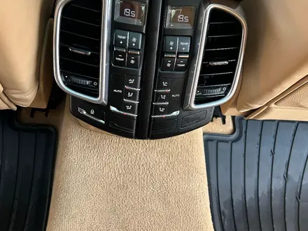 Porsche Cayenne 2012 года за 14 500 000 тг. в Алматы – фото 23