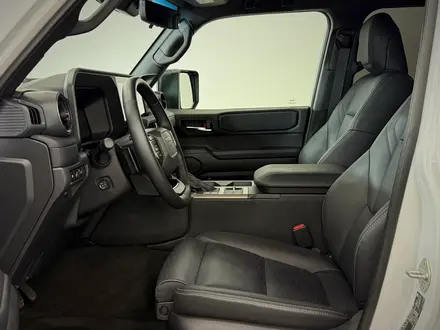 Toyota Land Cruiser Prado Luxe+ 2025 года за 46 490 000 тг. в Астана – фото 12