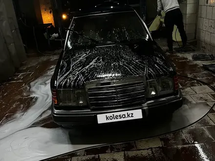 Mercedes-Benz E 280 1993 года за 2 300 000 тг. в Алматы