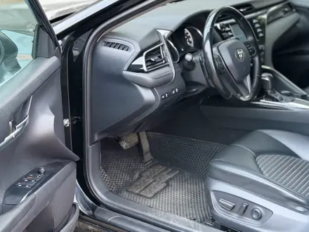 Toyota Camry 2019 года за 9 700 000 тг. в Алматы – фото 8