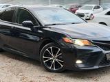 Toyota Camry 2019 года за 9 700 000 тг. в Алматы – фото 4