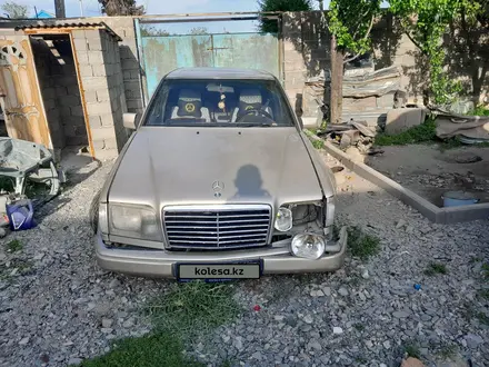 Mercedes-Benz E 220 1994 года за 1 300 000 тг. в Каратау