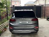 Hyundai Santa Fe 2018 года за 13 800 000 тг. в Алматы