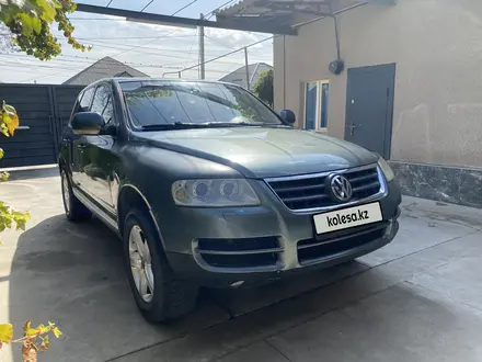 Volkswagen Touareg 2004 года за 4 500 000 тг. в Шымкент – фото 2