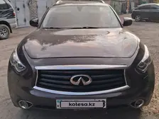 Infiniti FX37, 2010