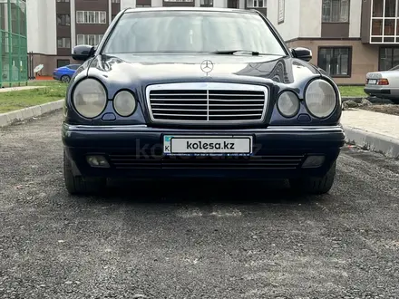 Mercedes-Benz E 320 1998 года за 3 950 000 тг. в Астана – фото 4