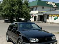 Volkswagen Golf 1994 годаүшін1 800 000 тг. в Алматы