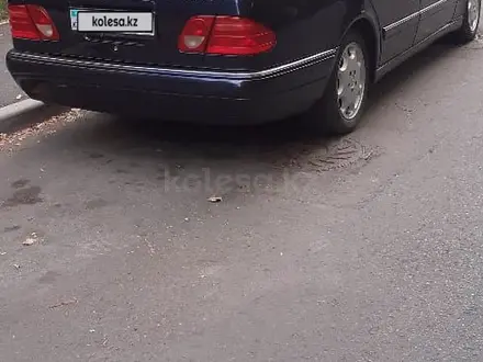 Mercedes-Benz E 230 1996 года за 2 500 000 тг. в Алматы