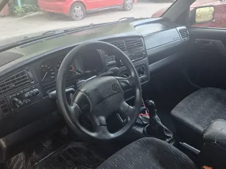 Volkswagen Golf 1994 года за 990 000 тг. в Караганда – фото 3