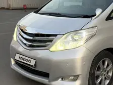 Toyota Alphard, 2013