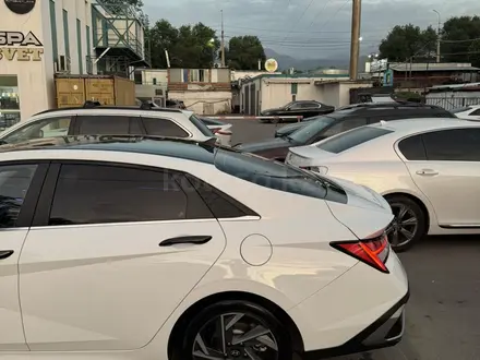 Hyundai Elantra 2024 года за 8 700 000 тг. в Алматы – фото 4