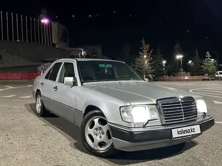 Mercedes-Benz E 220 1993 года за 2 200 000 тг. в Алматы – фото 6