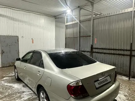 Toyota Camry 2002 года за 3 000 000 тг. в Актау – фото 2