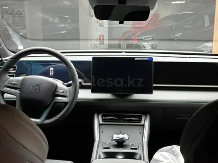 BYD Qin L DM-i Leading 2025 года за 10 300 000 тг. в Актобе – фото 23