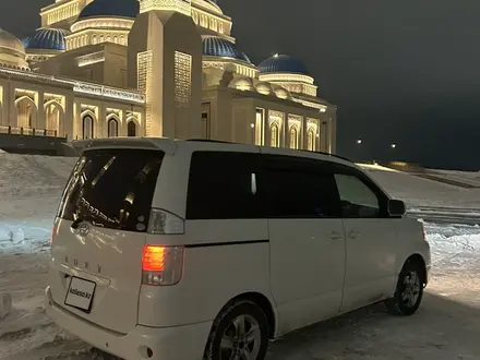 Toyota Voxy 2005 года за 3 800 000 тг. в Астана – фото 4