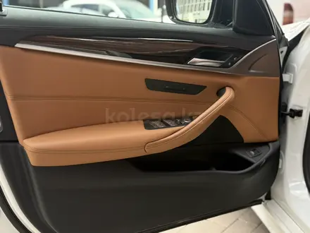 BMW 520 2023 года за 22 900 000 тг. в Астана – фото 18