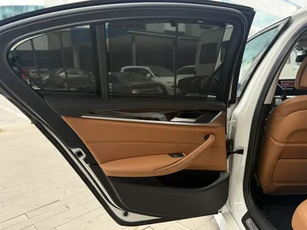 BMW 520 2023 года за 22 900 000 тг. в Астана – фото 25