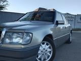 Mercedes-Benz E 200 1991 года за 890 000 тг. в Тараз – фото 2