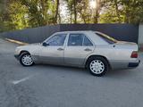 Mercedes-Benz E 200 1991 года за 890 000 тг. в Тараз – фото 4