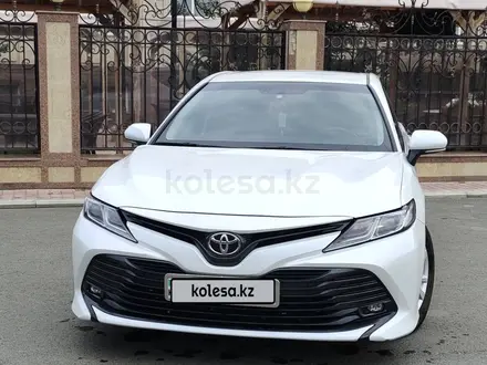 Toyota Camry 2019 года за 13 500 000 тг. в Уральск – фото 3