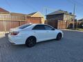 Toyota Camry 2018 года за 11 700 000 тг. в Уральск – фото 2