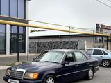 Mercedes-Benz E 220 1993 года за 900 000 тг. в Шымкент