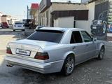 Mercedes-Benz E 220 1994 года за 1 650 000 тг. в Тараз