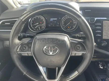 Toyota Camry 2018 года за 13 500 000 тг. в Алматы – фото 14