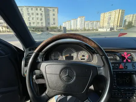 Mercedes-Benz E 320 1998 года за 4 200 000 тг. в Жанаозен – фото 7