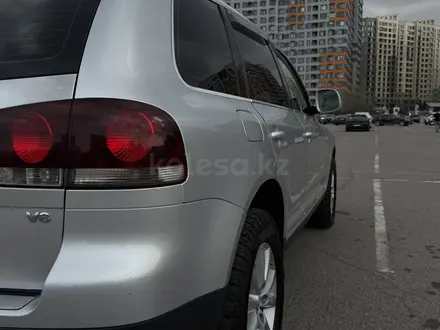 Volkswagen Touareg 2008 года за 7 300 000 тг. в Алматы – фото 2
