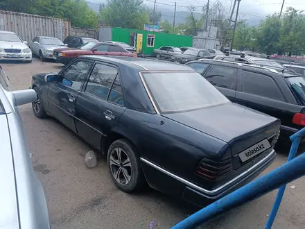 Mercedes-Benz E 230 1991 года за 800 000 тг. в Есик – фото 4