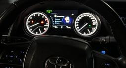 Toyota Camry 2018 года за 14 200 000 тг. в Астана – фото 4