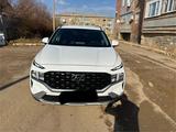 Hyundai Santa Fe 2023 годаүшін16 200 000 тг. в Жезказган