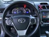 Toyota Camry 2012 года за 7 400 000 тг. в Актобе – фото 2