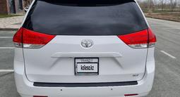 Toyota Sienna 2013 года за 7 800 000 тг. в Атырау – фото 2