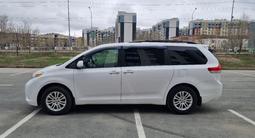 Toyota Sienna 2013 года за 7 800 000 тг. в Атырау – фото 3
