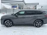 Toyota Highlander 2023 года за 26 800 000 тг. в Уральск – фото 3