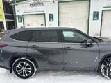 Toyota Highlander 2023 года за 26 800 000 тг. в Уральск – фото 5