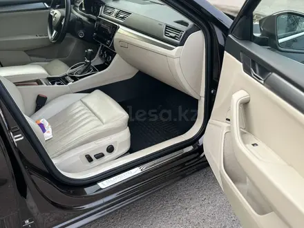 Skoda Superb 2018 года за 13 000 000 тг. в Алматы – фото 8