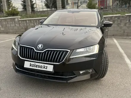 Skoda Superb 2018 года за 13 000 000 тг. в Алматы – фото 15