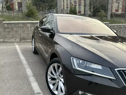 Skoda Superb 2018 года за 13 000 000 тг. в Алматы – фото 2
