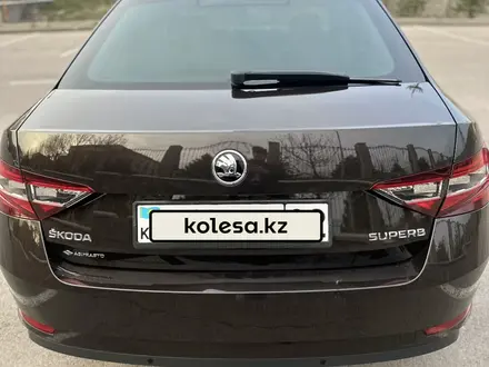 Skoda Superb 2018 года за 13 000 000 тг. в Алматы – фото 5
