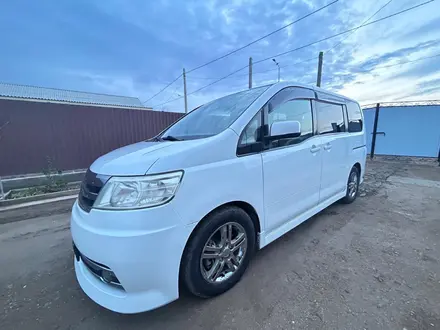 Nissan Serena 2006 года за 5 100 000 тг. в Атырау