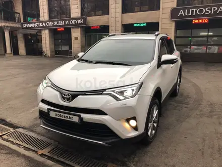 Toyota RAV4 2018 года за 16 500 000 тг. в Алматы