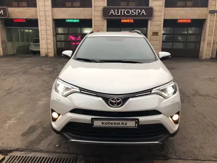 Toyota RAV4 2018 года за 16 500 000 тг. в Алматы – фото 2